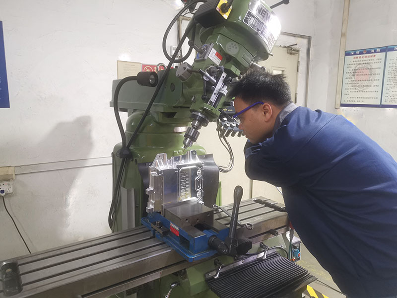 CNC加工中心的基本組成步驟有哪些？